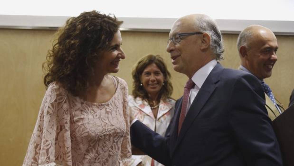 Ls consejera andaluza María Jesús Montero y el ministro de Hacienda, Cristóbal Montoro