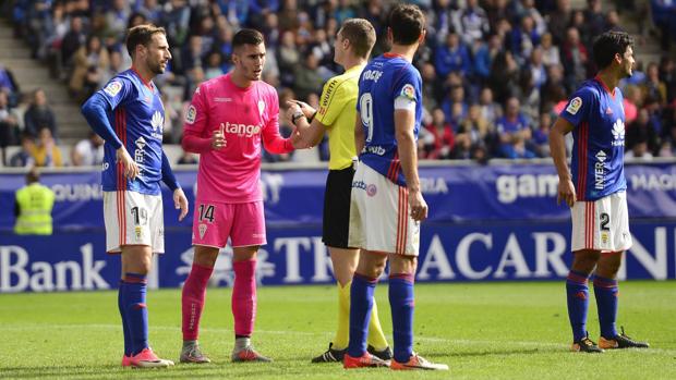 Sergi Guardiola y la desgraciada acción que costó el primer tanto al Córdoba CF en Oviedo