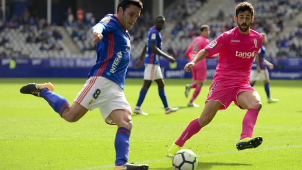 En un momento del Real Oviedo-Córdoba de este domingo en el Tartiere