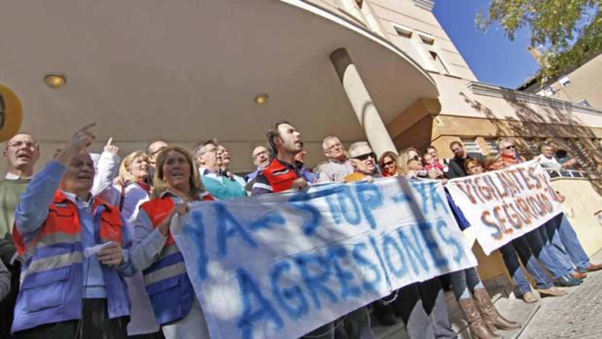 Concentración contra las agresiones a sanitarios