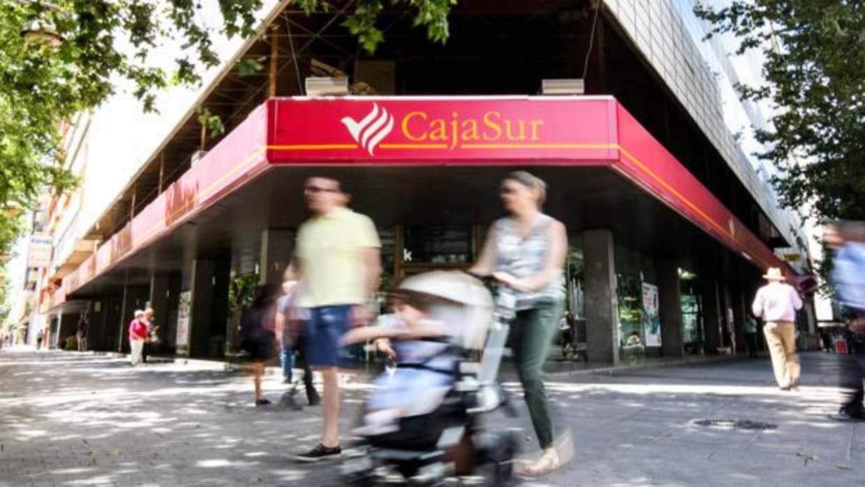 Una de las sedes principales de Banco CajaSur en Córdoba