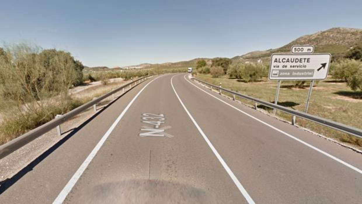 El accidente de tráfico se ha registrado en la N-432 a su paso por la localidad jiennense de Alcaudete