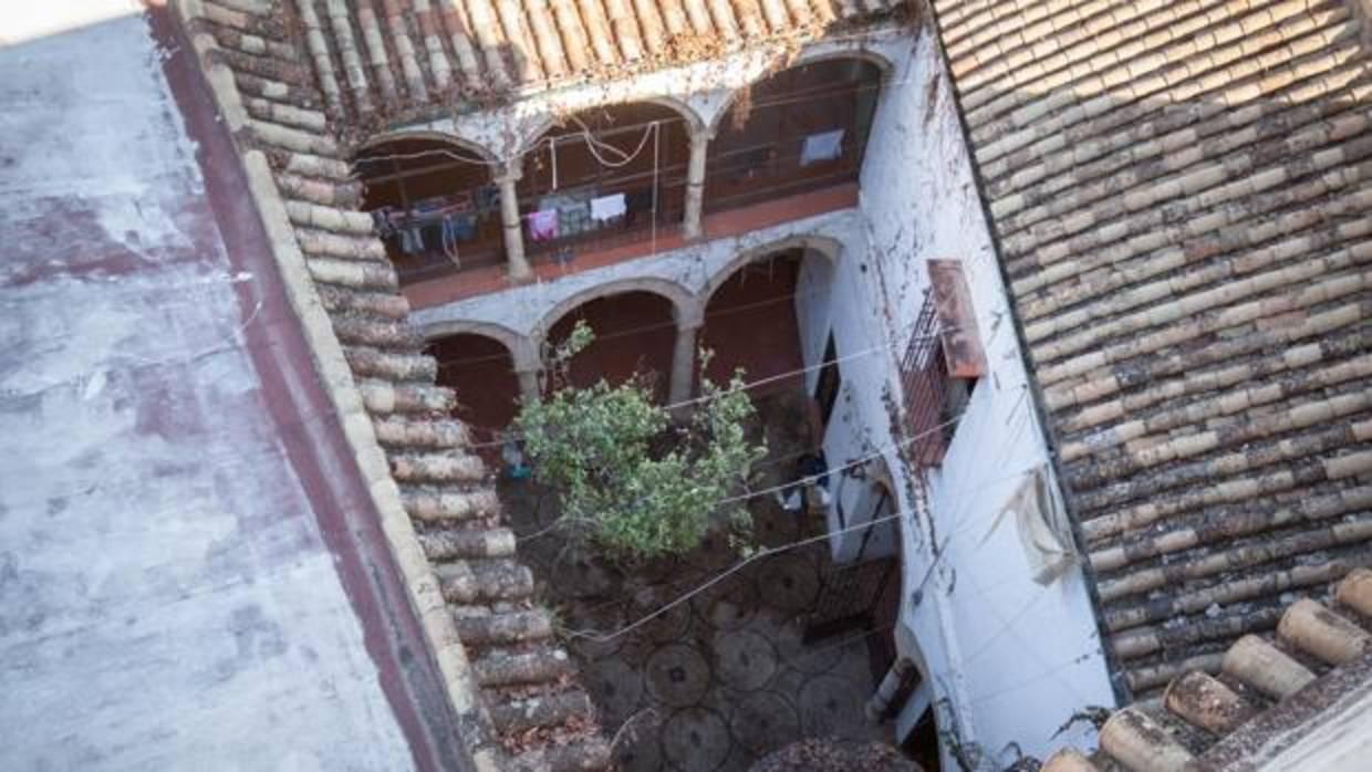 Vista aérea del palacete del siglo XVI tomado por okupas