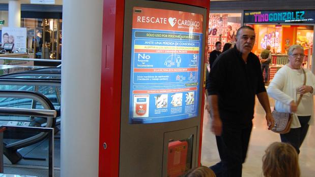 La mitad de los desfibriladores que hay en Andalucía están caducados o no funcionan