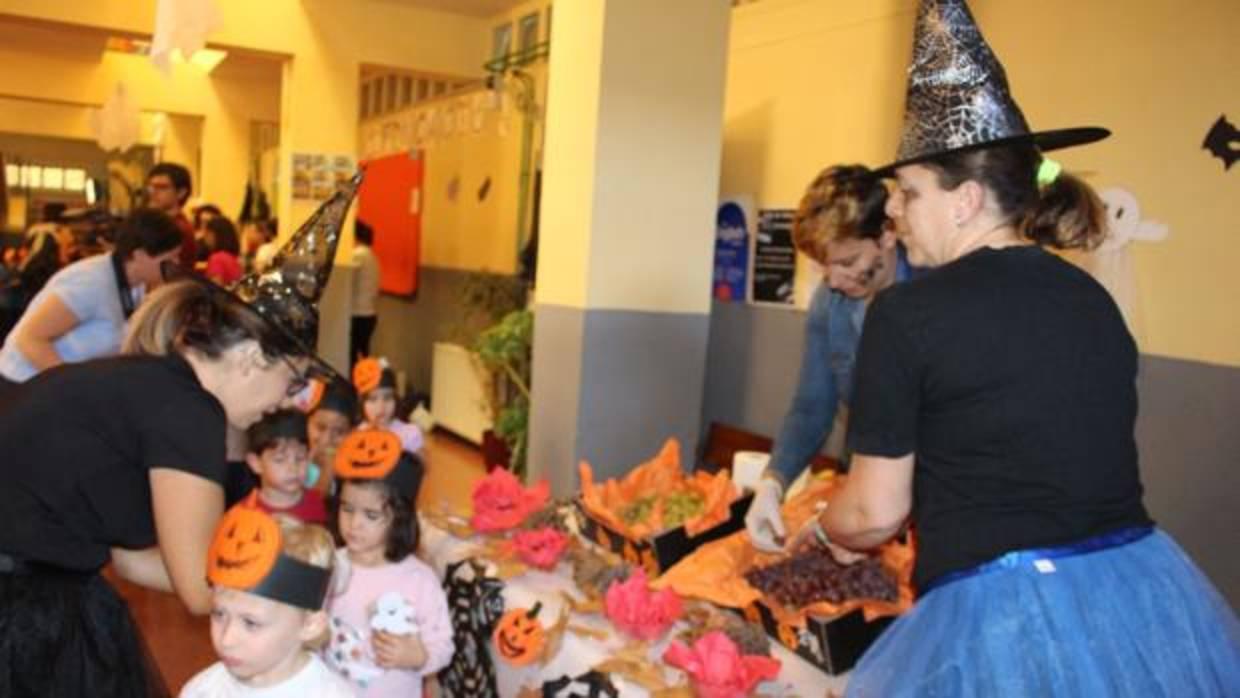 Fiesta de «Halloween» y de la fruta celebrada en un colegio aguilarense esta pasada semana