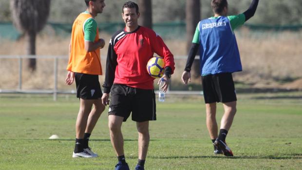 Juan Merino, entrenador del Córdoba CF: «Estamos más cerca de ganar»