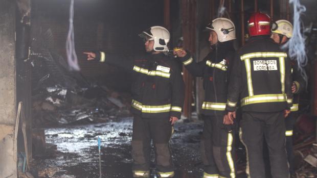 Una mujer herida al huir del incendio de una casa en el barrio de Levante de Córdoba