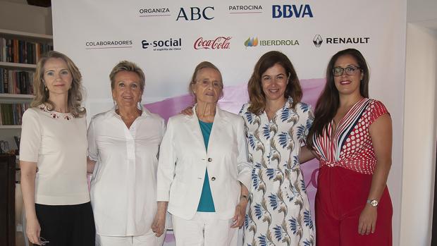 Nuria Rodríguez, Machú Harras, María Victoria Atencia, Ana García y Marina Aranda, en el Museo Carmen Thyssen de Málaga