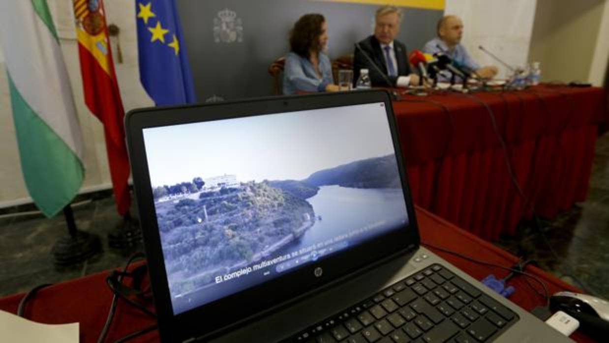 Presentación del parque multiaventura de Hornachuelos en la Subdelegación del Gobierno