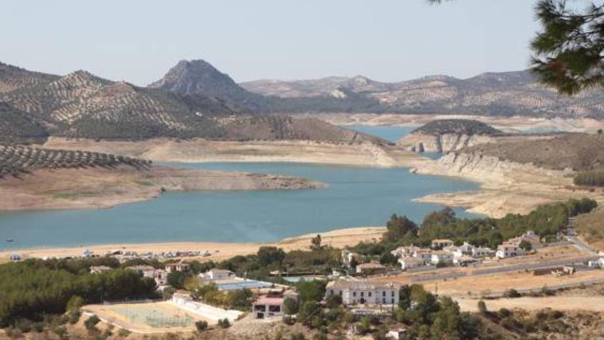 Aspecto del pantano de Iznájar, en Córdoba, el pasado mes de octubre