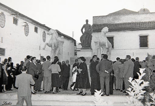 Inauguración del monumento a Manolete, en 1956