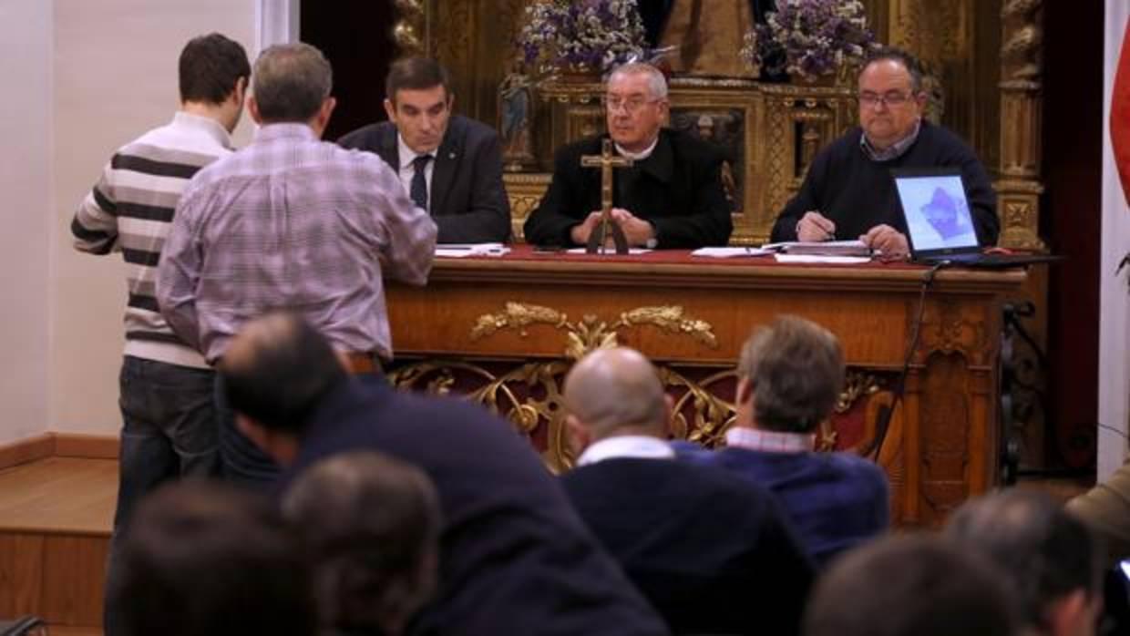 Una asamblea de hermanos mayores