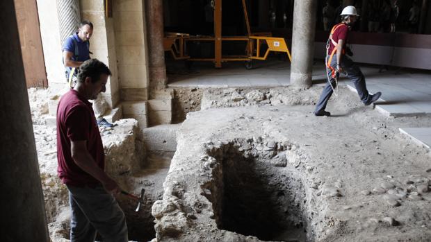 Las catas en la segunda puerta de la Mezquita-Catedral de Córdoba muestran restos del siglo VI