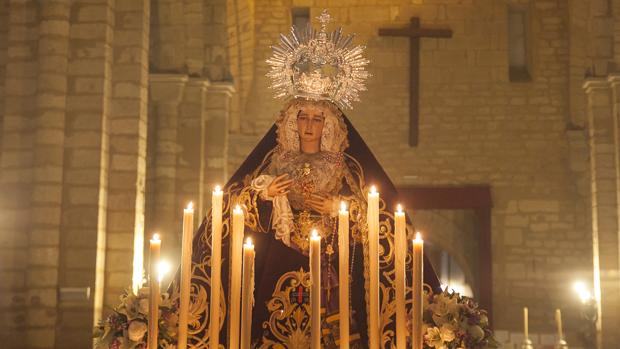 Así fue el rezo de la Corona Dolorosa de la Virgen de la Amargura de Córdoba