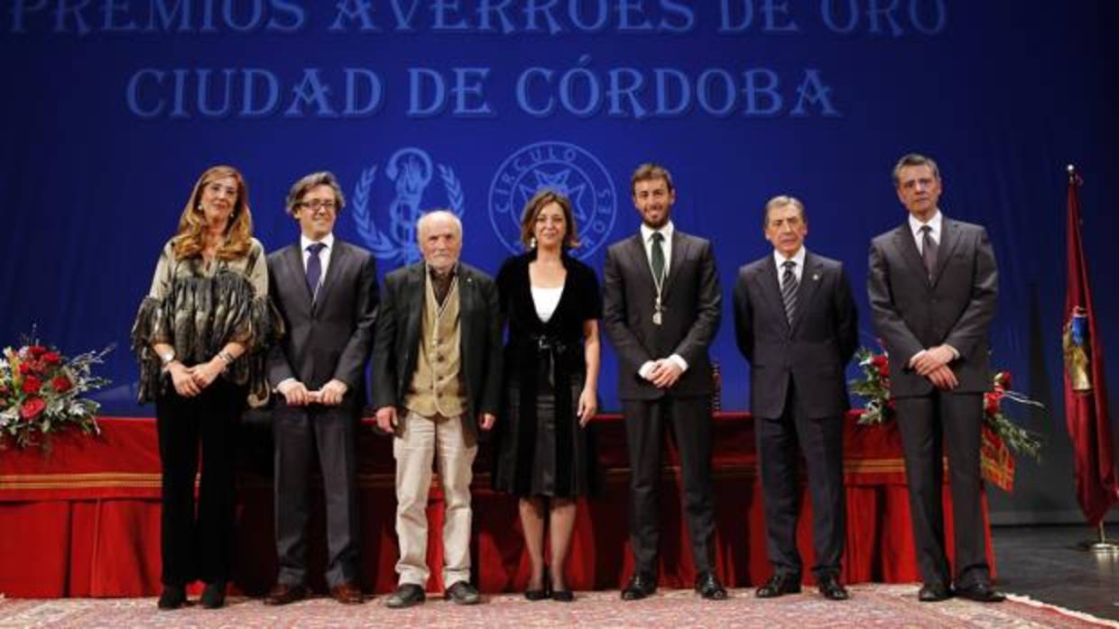 Foto de familia de los premiados con los premios Averroes