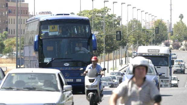 La Policía Local de Córdoba comienza las inspecciones al transporte escolar en la capital