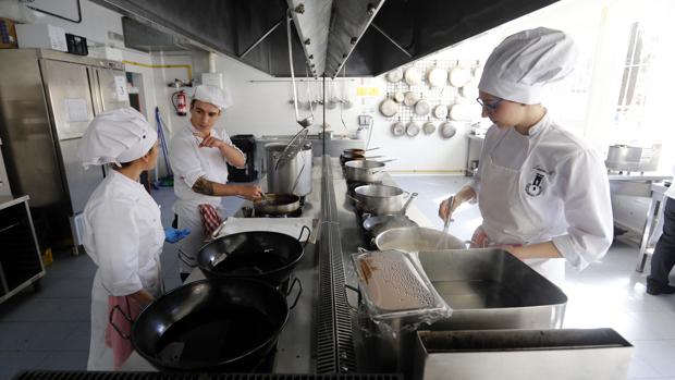 Suben los sueldos en Córdoba, pero por debajo del coste de la vida