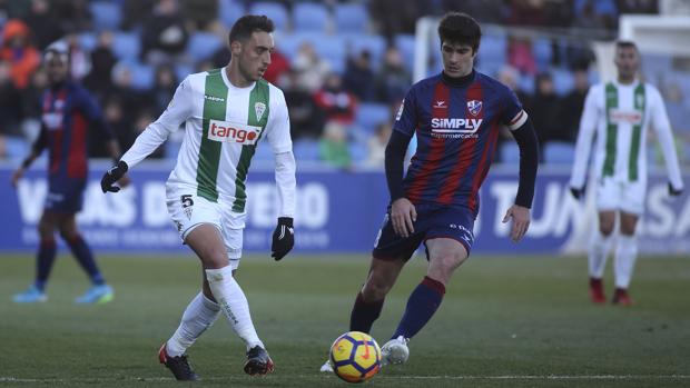 Sergi Aguza, baja segura contra el Rayo Vallecano por sanción