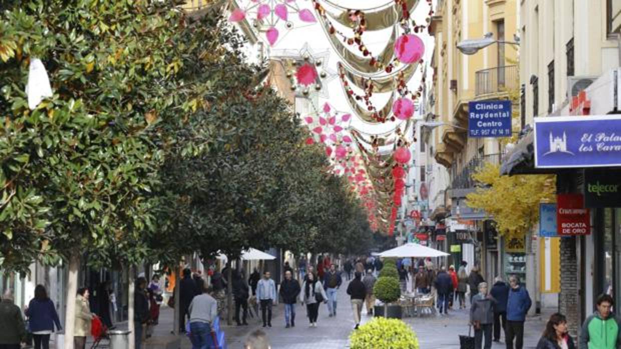 Alumbrado navideño instalado en la calle Cruz Conde