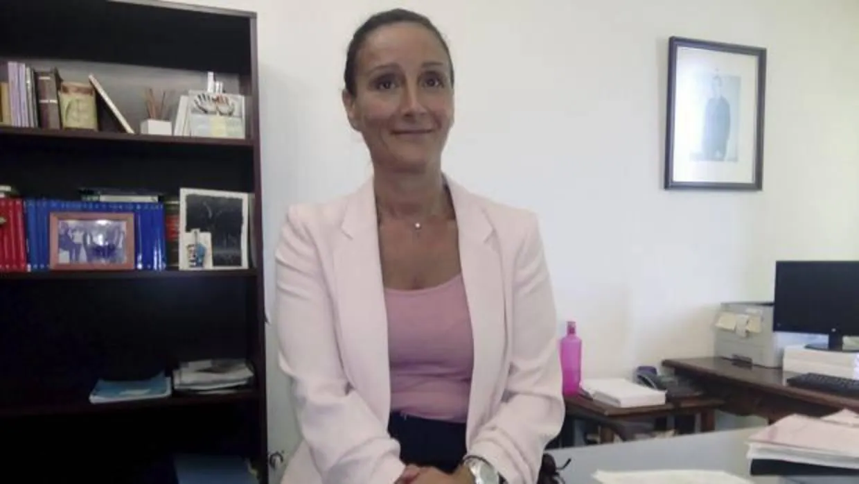 La juez instructora María Núñez Bolaños en su despacho del Juzgado de Instrucción 6 de Sevilla