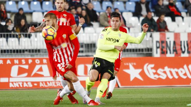 El Córdoba CF regala el triunfo a la UD Almería (1-0)