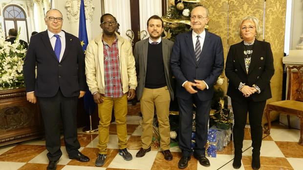 El alcalde de Málaga recibe a los emisarios de los Reyes Magos