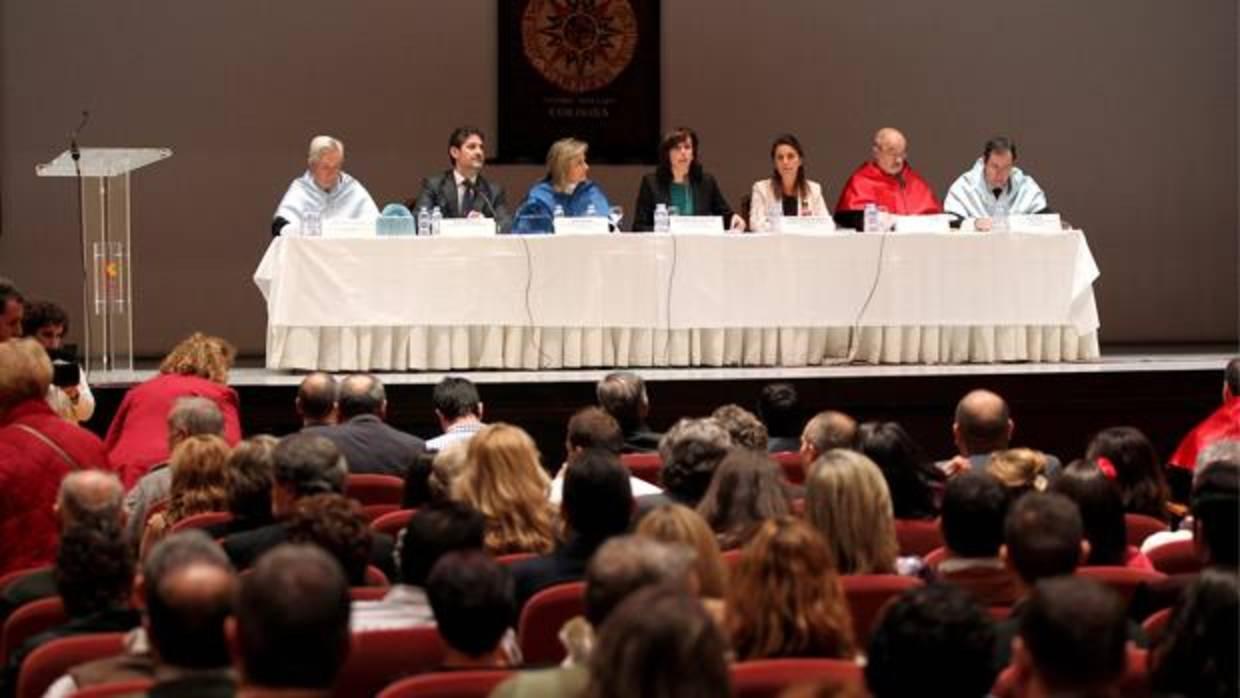 Foto de archivo de la inauguración del curso oficial de la UNED 2012