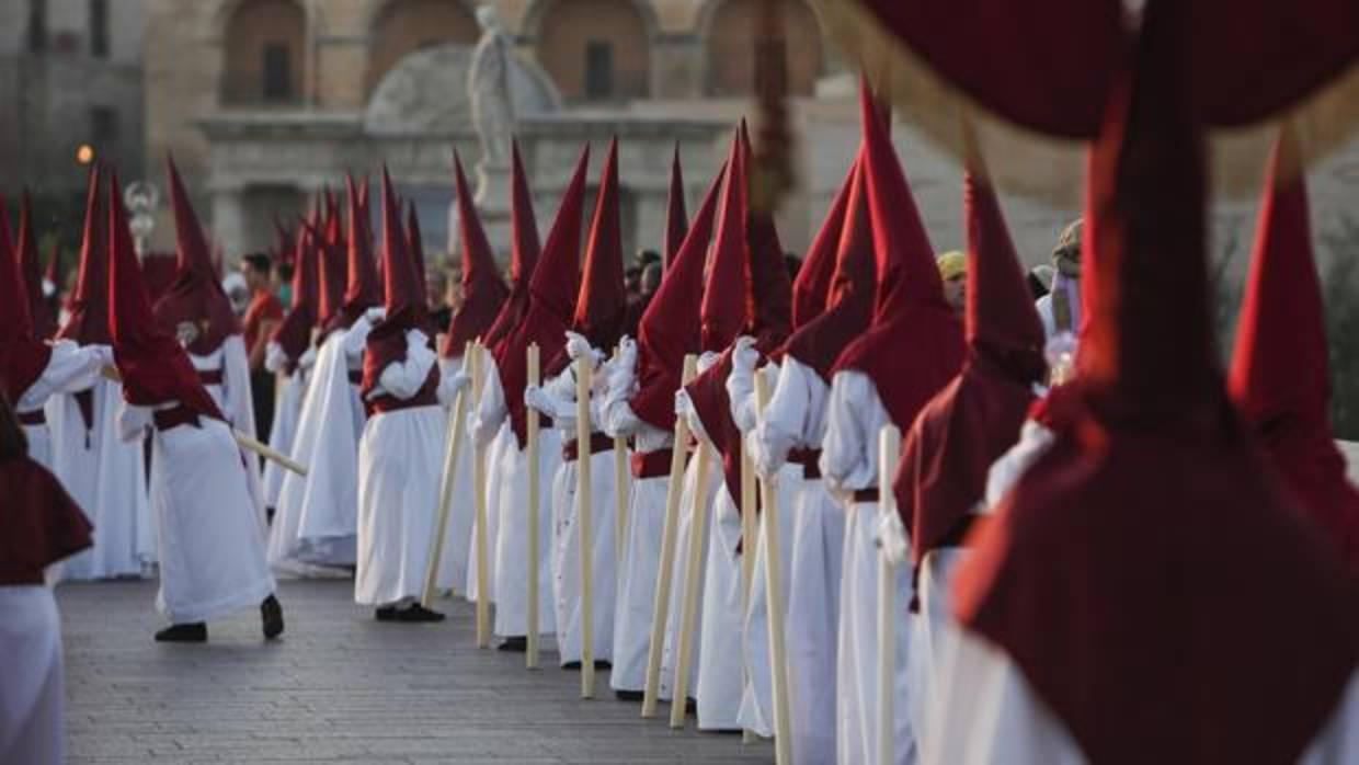 Nazarenos de la hermandad del Descendimiento