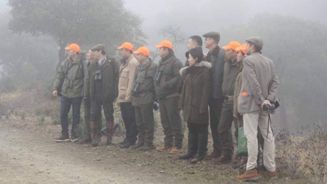 Delegación china que acudión en calidad de observadores de una montería en la sierra cordobesa