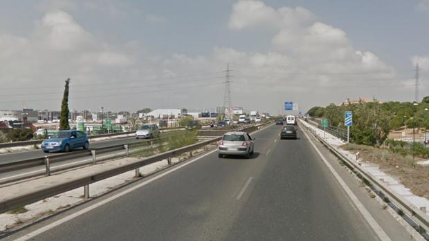 Muere un motorista en Málaga en un accidente de tráfico sin más vehículos implicados