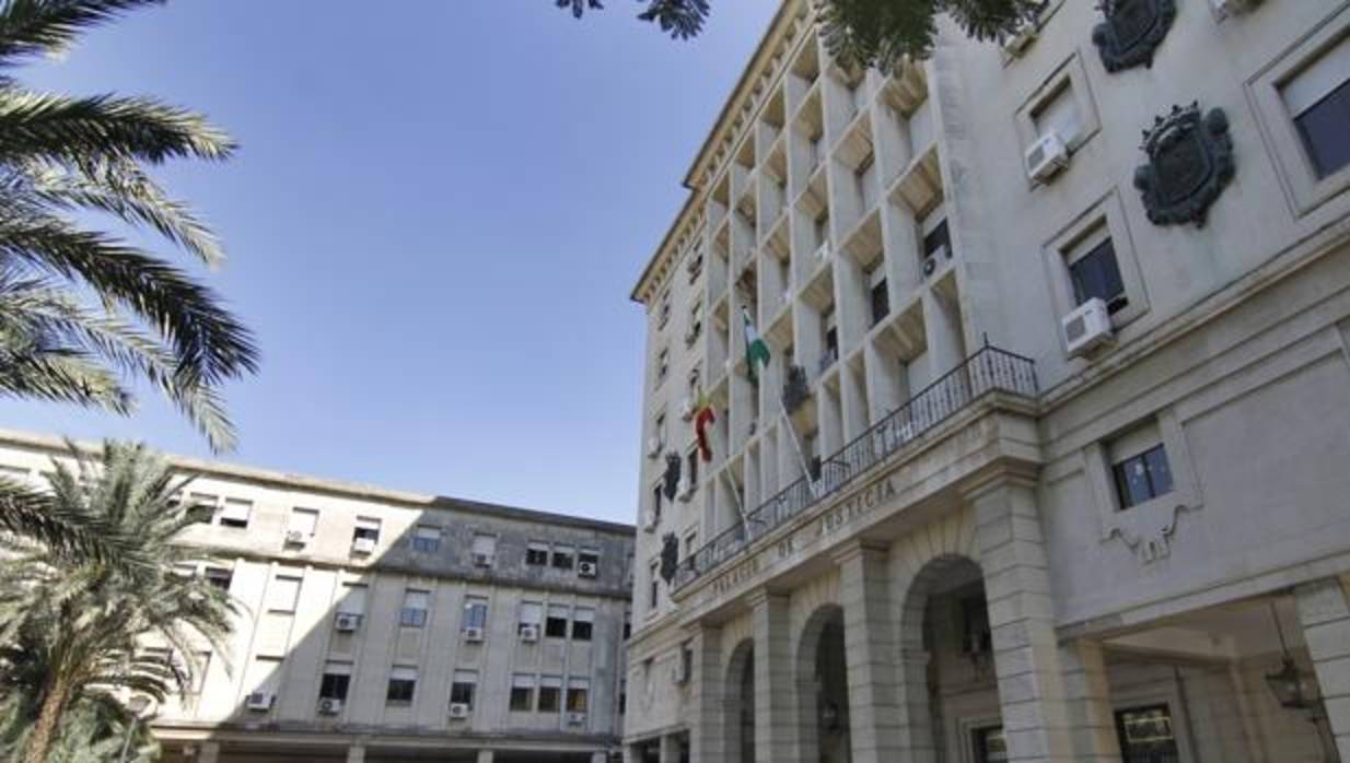 Fachada principal de los Juzgados en el Prado de San Sebastián