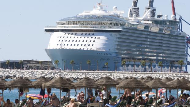 Málaga lidera la llegada de cruceristas en 2017 superando por primera vez el medio millón