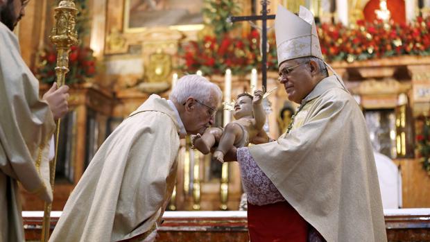 El obispo de Córdoba invita a acoger la «buena noticia» del nacimiento de Jesús