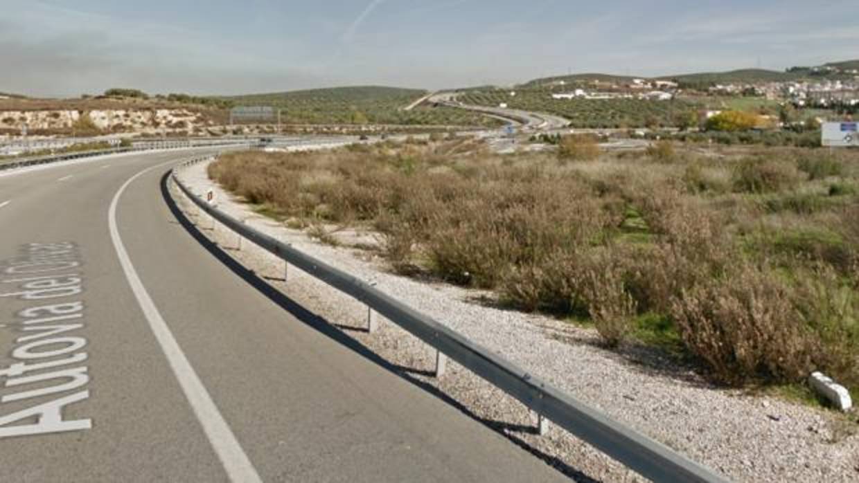 El accidente ha tenido lugar en la Autovía del Olivar, a su paso por Martos