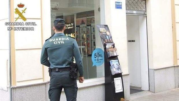 Desarticulan una banda dedicada al robo en tiendas de telefonía móvil con siete detenidos