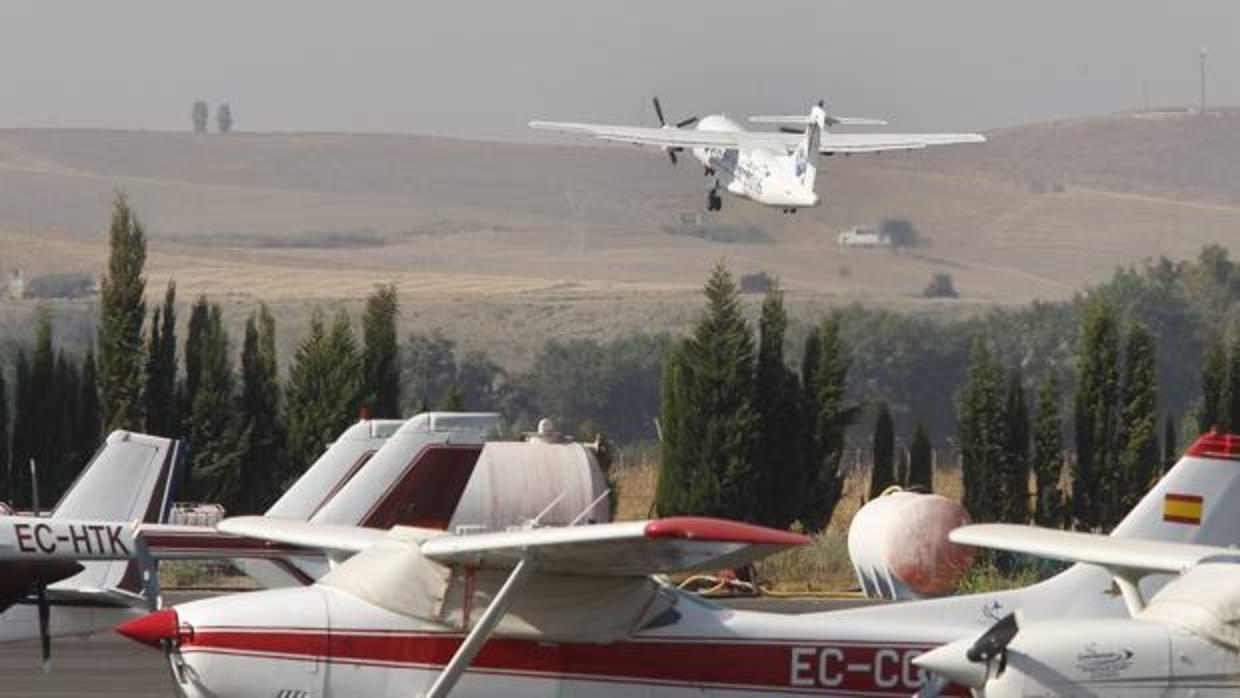 Un avión despega del aeropuerto de Córdoba
