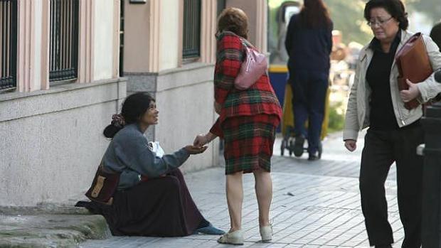 Más de medio centenar de denuncias por mendigar con bebés en Córdoba durante la Navidad