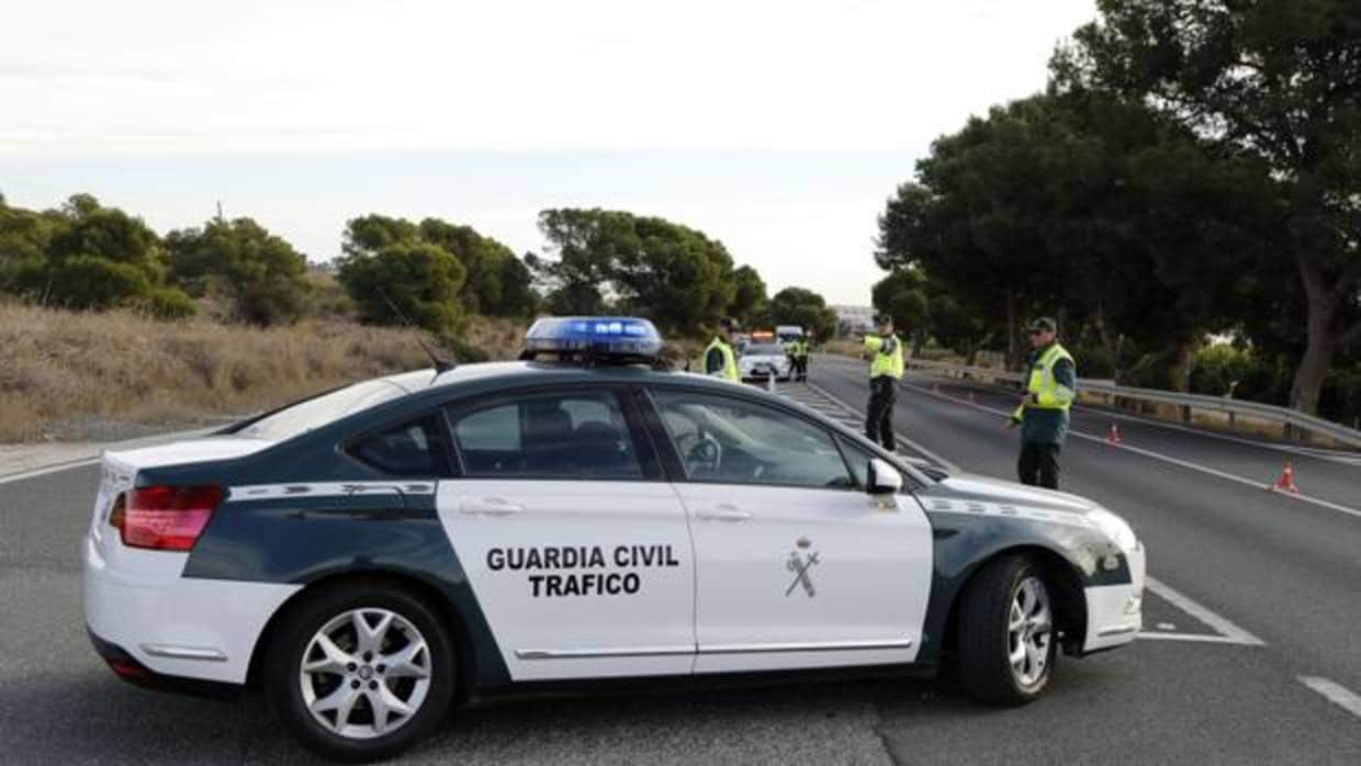 Un muerto y cinco heridos en un choque entre turismo y autobús en Almería