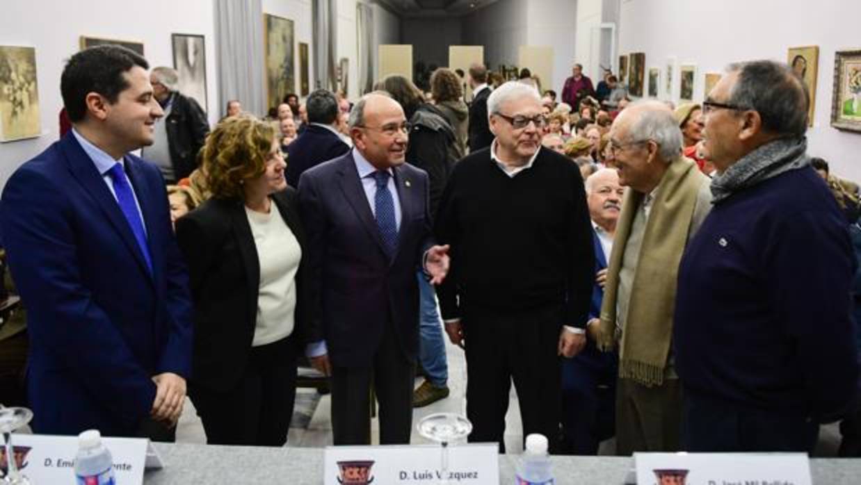 Loa edilesde PP, IU y PSOE, ayer antes de empezar el debate sobre los cambios en el callejero