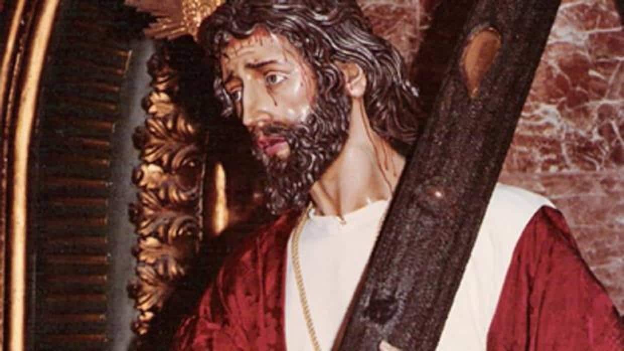 El Señor de los Reyes con la túnica que la cofradía ha donado a la Bondad