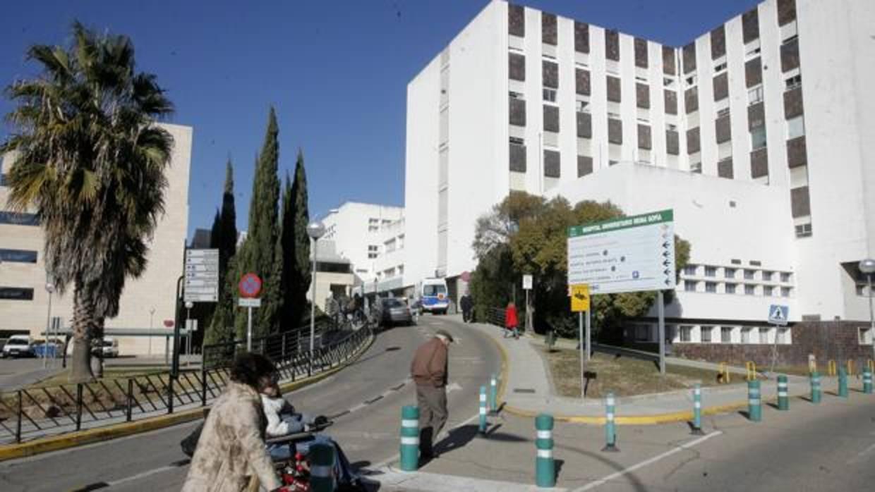 Entrada del Hospital Reina Sofía de Córdoba