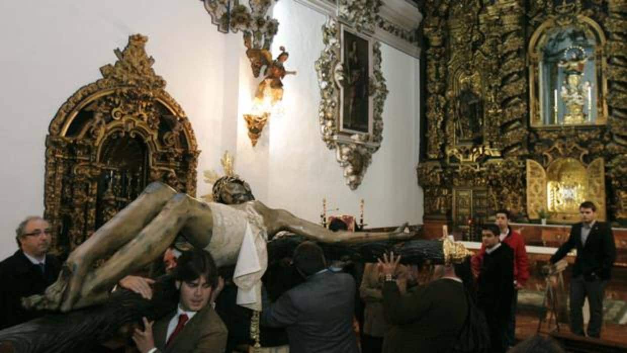 El Cristo de Gracia, tras su restauración en 2010, en el convento de la Encarnación
