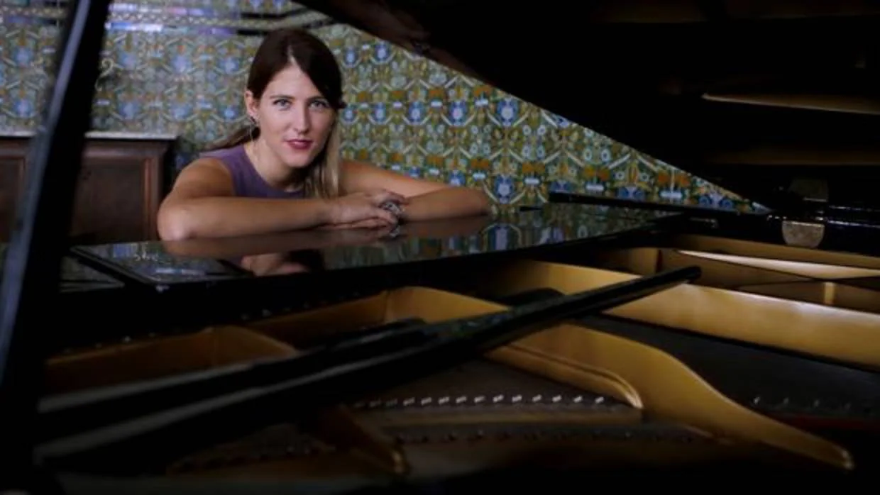 María Dolores Gaitán posa para ABC con un piano
