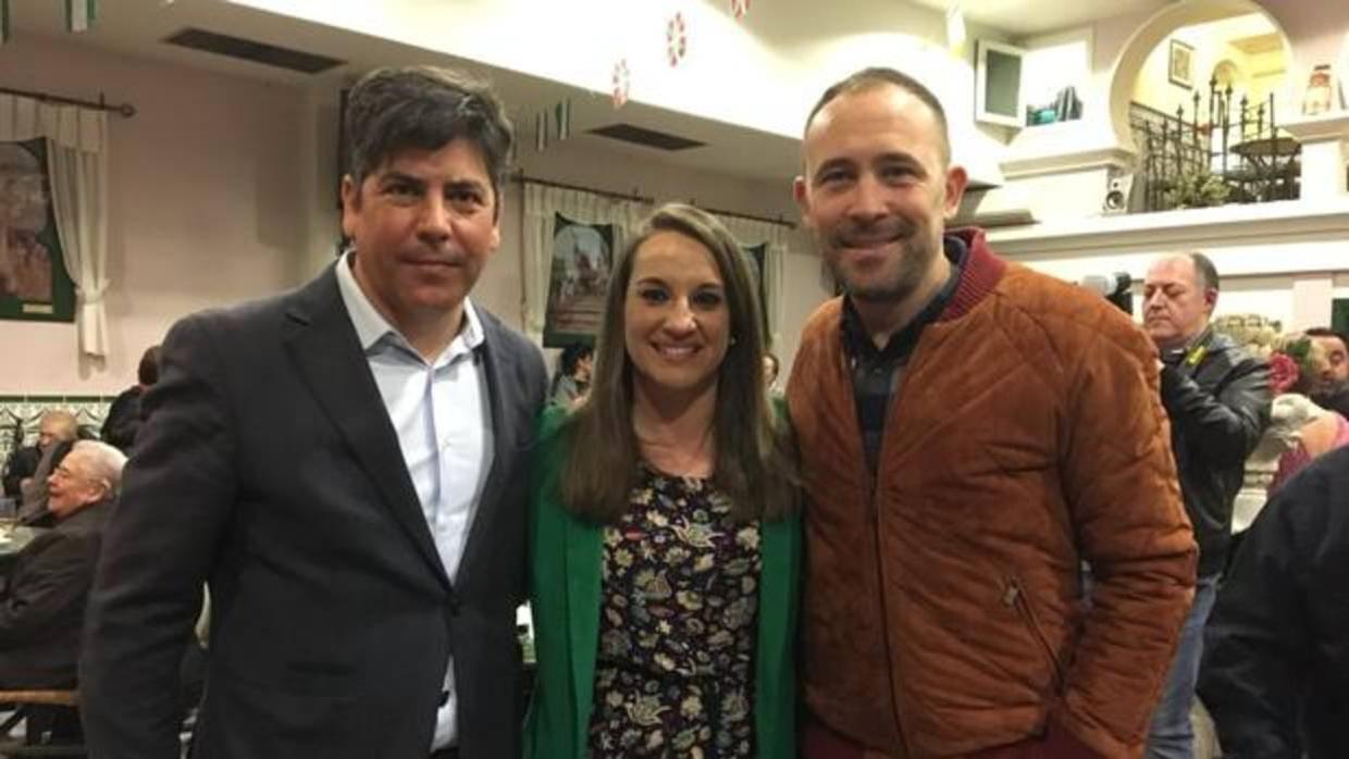 La delegada del Gobierno en Córdoba, Esther Ruiz, junto al alcalde de Montilla en Mondragón