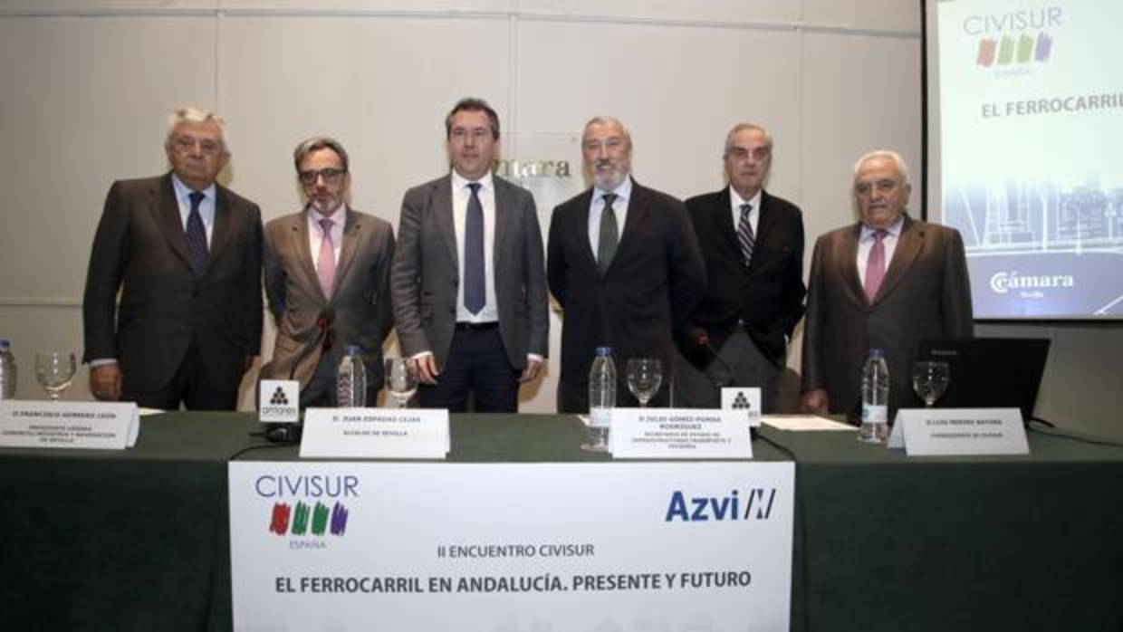 Foto de familia del acto de Civisur y Azvi sobre el ferrocarril en Sevilla