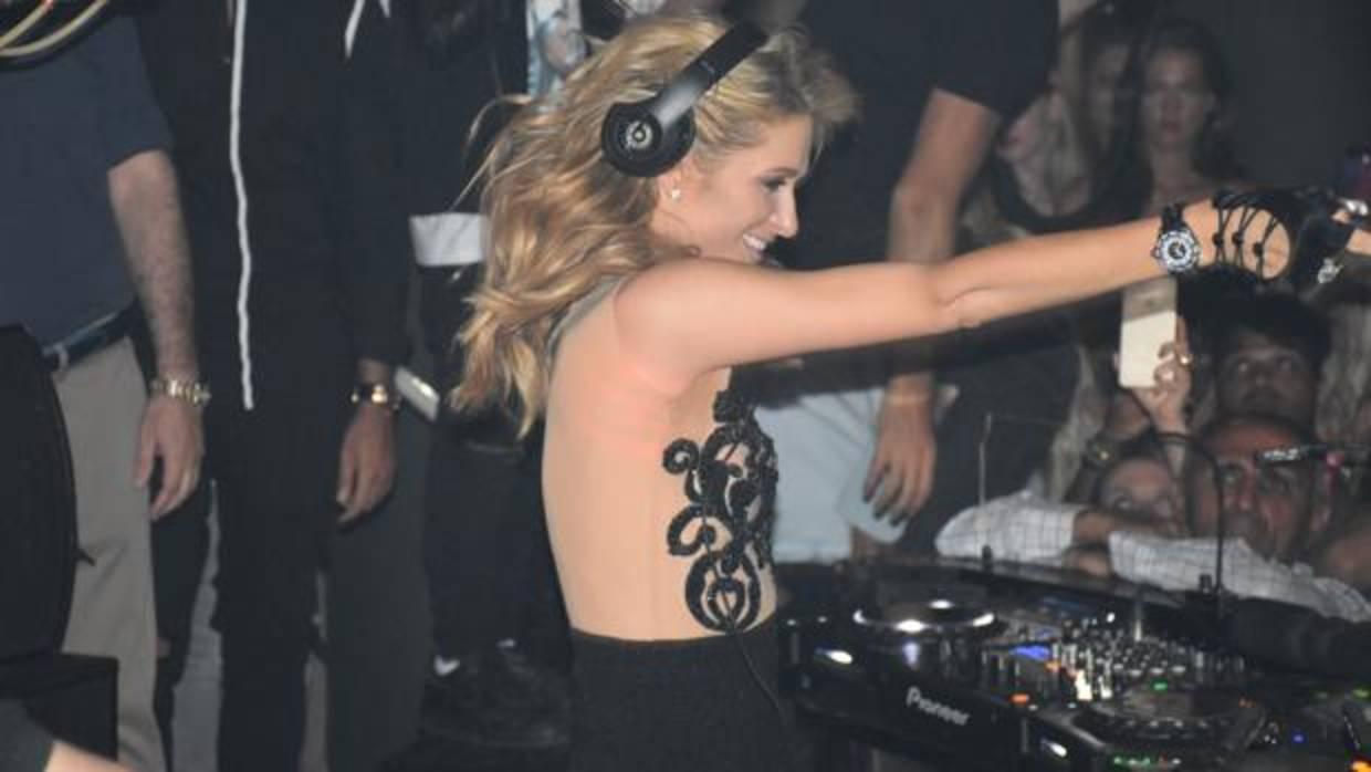 Paris Hilton, pinchando en la discoteca de Olivia Valere el verano de 2016