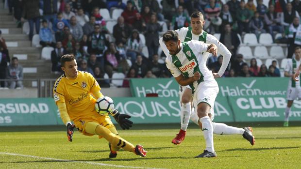 El Córdoba CF no baja los brazos tras ganar al Real Valladolid (2-1)