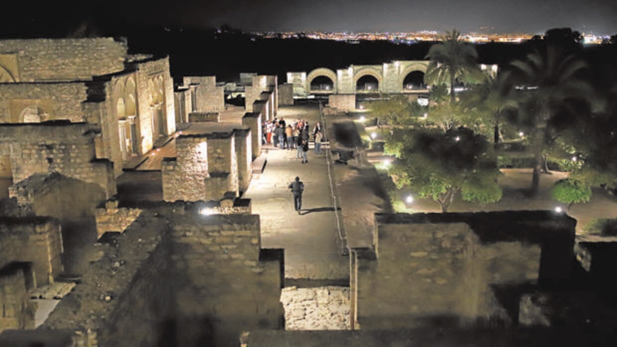 Visita nocturna al yacimiento de Medina Azahara de Córdoba