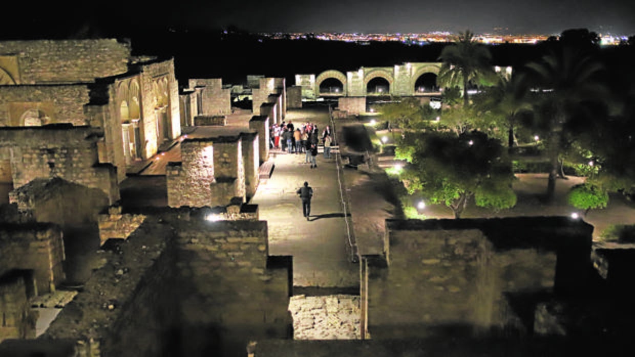 Visita nocturna al yacimiento de Medina Azahara de Córdoba