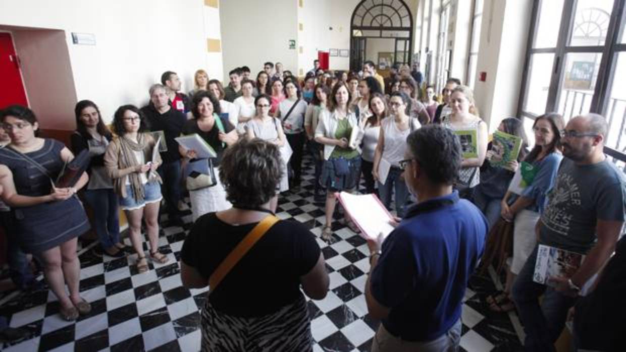 Opositores a profesor de Secundaria en la Facultad de Económicas de Sevilla